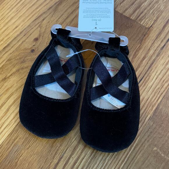 Carters Baby Girl Size 1 0-3M Black Strappy Velvet Ballet Flats Shoes Slipon New - Picture 1 of 4
